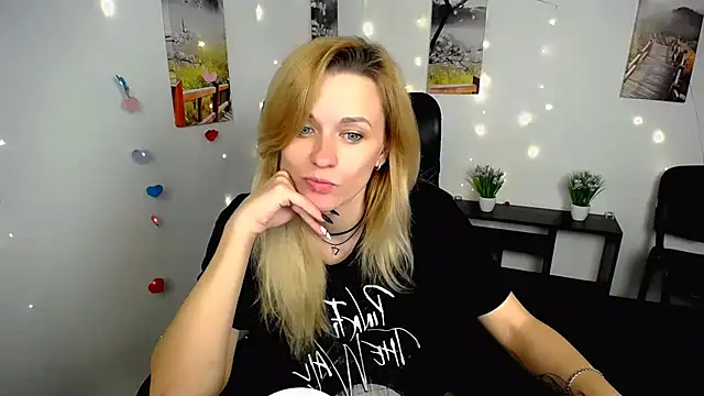 PeppyMia online show from November 5, 2025, 7:00 am