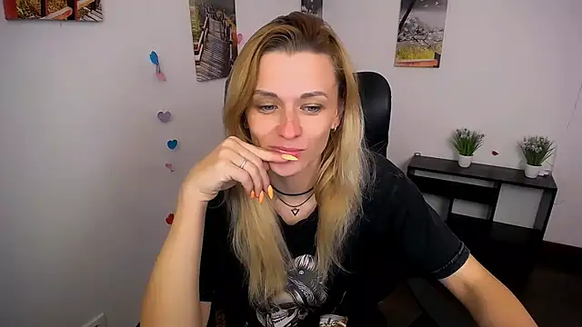 PeppyMia online show from October 15, 2025, 7:05 am