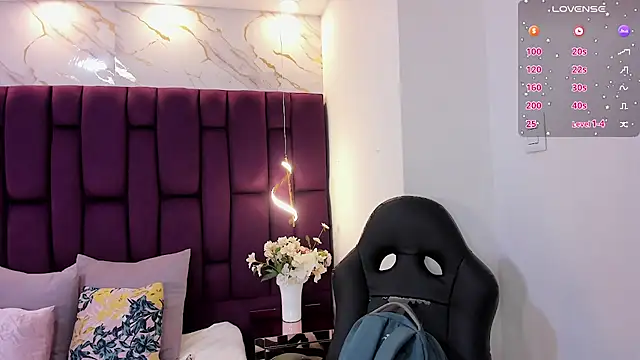 cloe spencerr online show from November 20, 2025, 5:13 pm