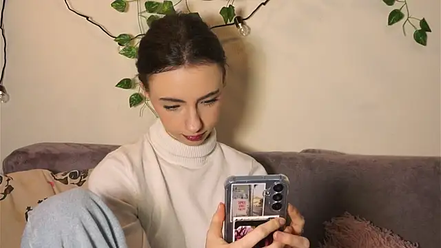 Snapshot of DeneenTurja chatting on November 13, 2025, 10:41 am DeneenTurja online show from November 13, 2025, 10:41 am