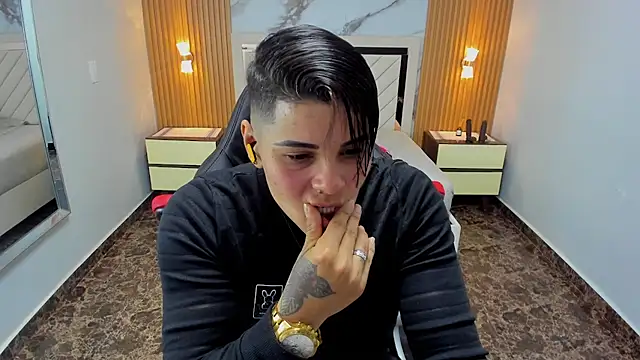 KAROLLJONES1 online show from March 11, 2026, 7:41 pm