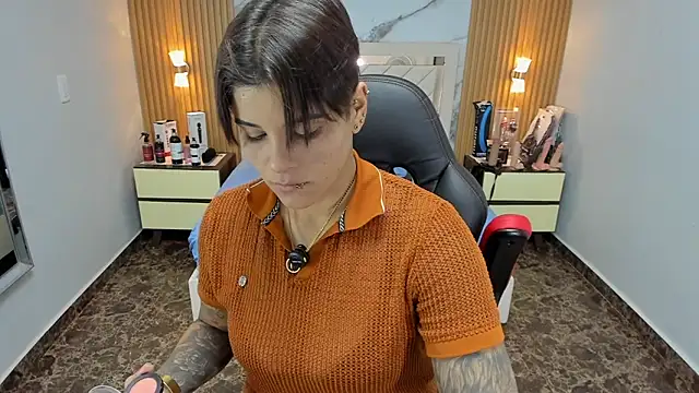 KAROLLJONES1 online show from November 10, 2025, 7:52 pm