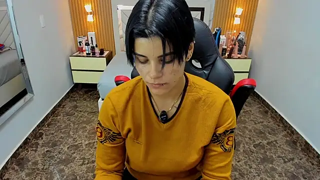 KAROLLJONES1 online show from December 17, 2025, 7:19 pm