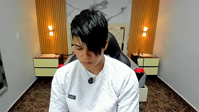 KAROLLJONES1 online show from March 31, 2026, 7:27 pm