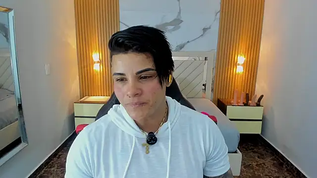 KAROLLJONES1 online show from May 25, 2026, 7:34 pm