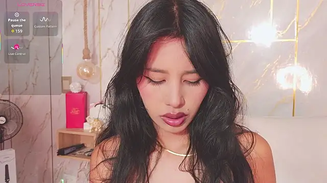 Miss Charlottet online show from March 23, 2026, 8:19 pm