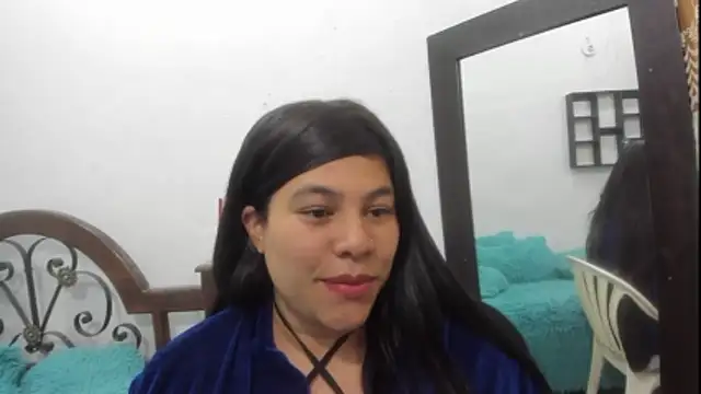 ALMAWHITE online show from October 24, 2025, 9:03 pm