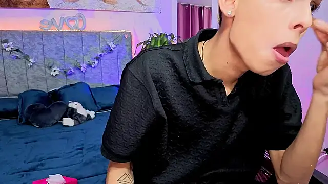 Room 69x online show from February 28, 2026, 4:39 pm