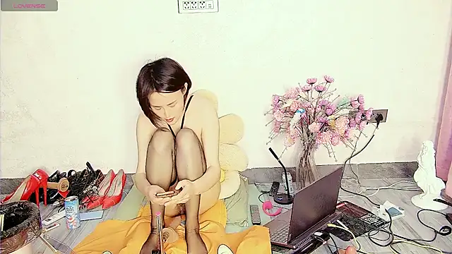 Solsken  online show from December 4, 2025, 4:28 pm