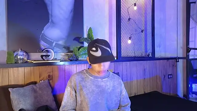 AlanCutee online show from April 15, 2026, 11:38 am