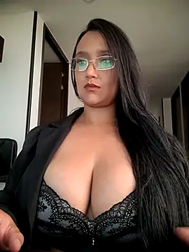 Snapshot of Esmeralda333 chatting on July 22, 2026, 8:44 pm Esmeralda333 online show from July 22, 2026, 8:44 pm