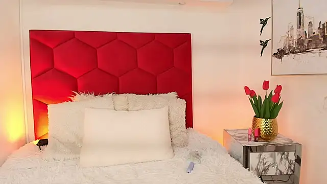 Alaia Snow online show from November 30, 2025, 9:04 pm