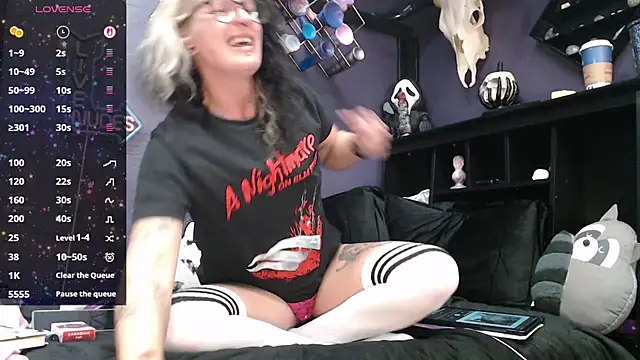 Snapshot of oddywithabody chatting on November 19, 2025, 6:57 am oddywithabody online show from November 19, 2025, 6:57 am