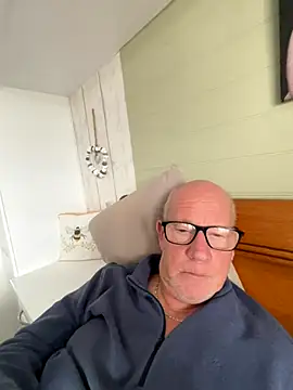 Snapshot of philefc chatting on November 28, 2025, 9:42 am philefc online show from November 28, 2025, 9:42 am