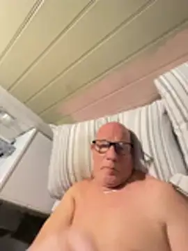 Snapshot of philefc chatting on February 9, 2026, 9:35 pm philefc online show from February 9, 2026, 9:35 pm