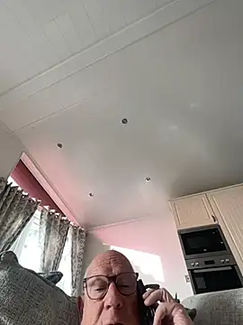 Snapshot of philefc chatting on February 25, 2026, 10:04 am philefc online show from February 25, 2026, 10:04 am