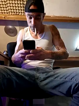 Snapshot of kompiee chatting on November 23, 2025, 12:59 pm kompiee online show from November 23, 2025, 12:59 pm