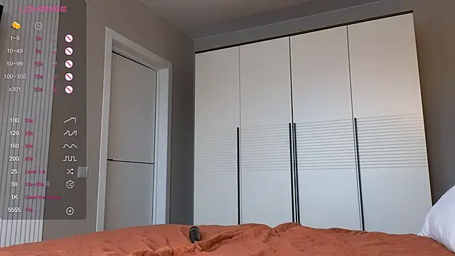 brightrays    online show from March 8, 2026, 2:37 am