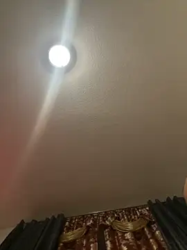 LeaRos online show from November 26, 2025, 9:04 pm