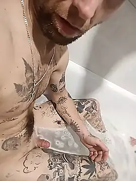 SmallButCrazy online show from April 5, 2026, 8:59 pm