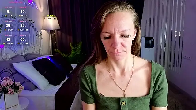 Jesica mooon online show from February 9, 2026, 1:25 am