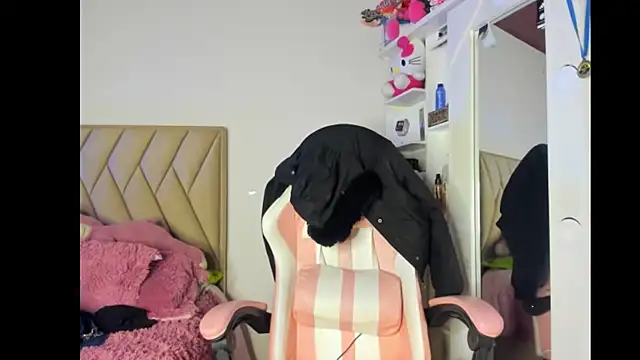 Snapshot of Candy_violetta_ chatting on November 11, 2025, 3:40 pm Candy violetta online show from November 11, 2025, 3:40 pm