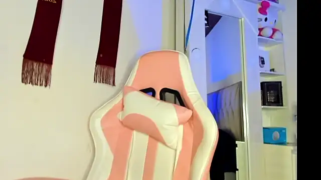 Snapshot of Candy_violetta_ chatting on September 15, 2025, 4:40 pm Candy violetta online show from September 15, 2025, 4:40 pm