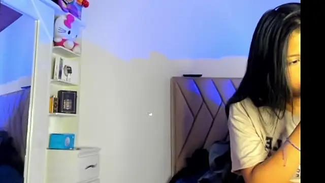 Snapshot of Candy_violetta_ chatting on September 19, 2025, 9:30 pm Candy violetta online show from September 19, 2025, 9:30 pm