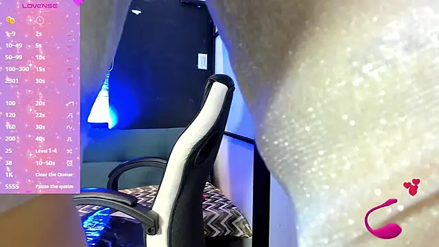 Snapshot of SamaraAnders_ chatting on November 12, 2025, 4:49 am SamaraAnders online show from November 12, 2025, 4:49 am