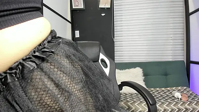 Snapshot of SamaraAnders_ chatting on November 1, 2025, 5:03 am SamaraAnders online show from November 1, 2025, 5:03 am