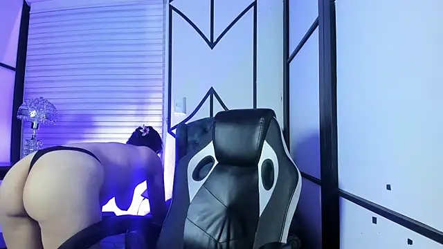 Snapshot of SamaraAnders_ chatting on November 13, 2025, 4:38 am SamaraAnders online show from November 13, 2025, 4:38 am