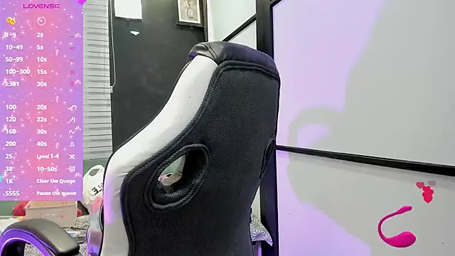 Snapshot of SamaraAnders_ chatting on November 21, 2025, 4:33 am SamaraAnders online show from November 21, 2025, 4:33 am