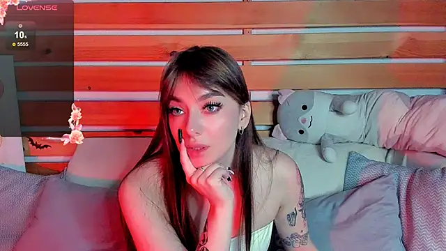 Emily Tylerr online show from November 16, 2025, 1:27 pm