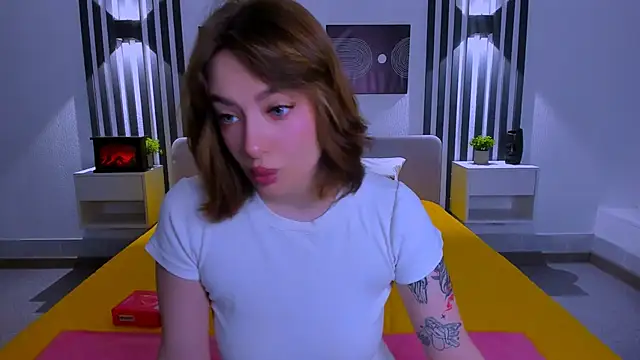 Emily Tylerr online show from February 19, 2026, 1:02 am