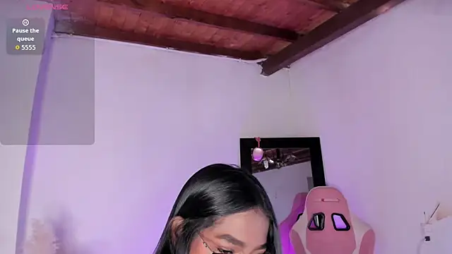 IsaGodess online show from October 30, 2025, 7:44 pm