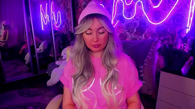 Snapshot of Ninaabyanka chatting on October 17, 2025, 8:21 pm Ninaabyanka online show from October 17, 2025, 8:21 pm