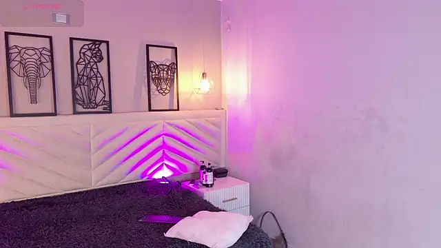 amy miller1 online show from November 18, 2025, 8:01 pm