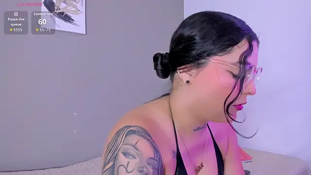 melody blossom  online show from December 16, 2025, 8:57 pm