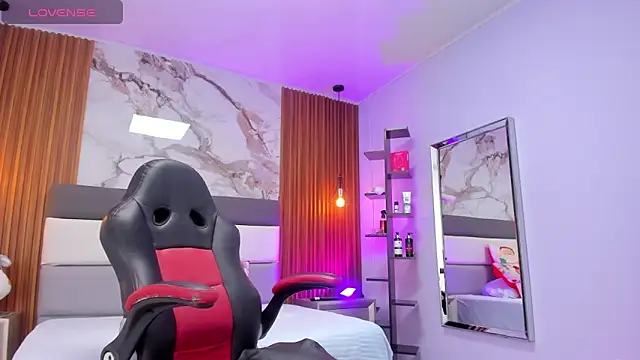 ROSIE MOSS online show from November 24, 2025, 7:25 pm