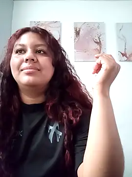 Snapshot of CloeStron chatting on November 5, 2025, 3:48 pm CloeStron online show from November 5, 2025, 3:48 pm