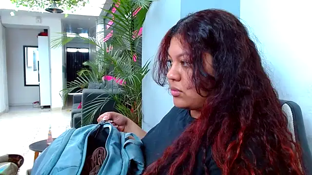 Snapshot of CloeStron chatting on November 28, 2025, 4:18 pm CloeStron online show from November 28, 2025, 4:18 pm