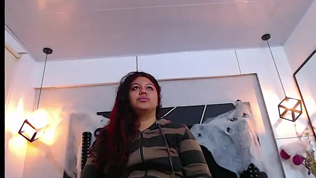 Snapshot of CloeStron chatting on October 22, 2025, 10:58 am CloeStron online show from October 22, 2025, 10:58 am