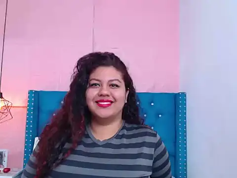 Snapshot of CloeStron chatting on October 28, 2025, 12:04 pm CloeStron online show from October 28, 2025, 12:04 pm