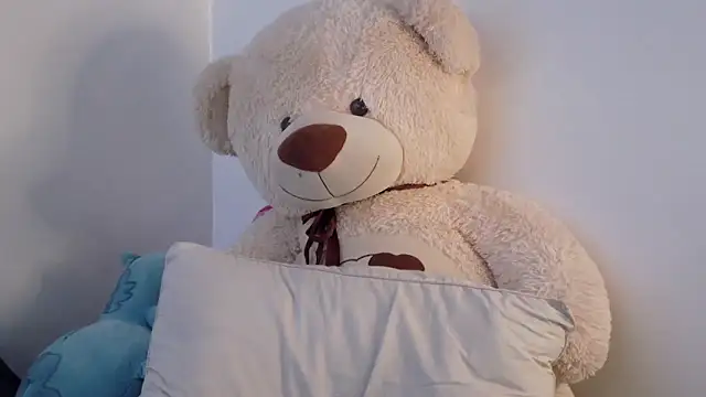 Snapshot of lunnaa_ chatting on November 18, 2025, 3:43 am lunnaa online show from November 18, 2025, 3:43 am