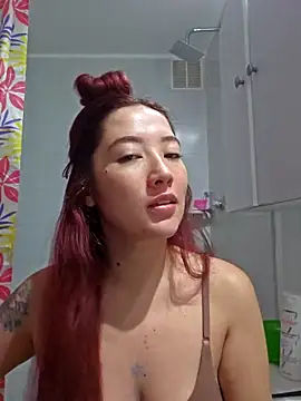 lunnaa  online show from January 14, 2026, 10:02 pm