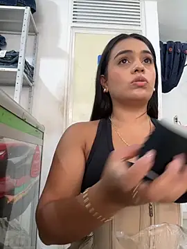 Snapshot of alana_dantes chatting on November 13, 2025, 4:00 pm alana dantes online show from November 13, 2025, 4:00 pm