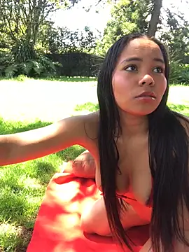 Snapshot of SophiaGuzman chatting on February 17, 2026, 4:04 pm SophiaGuzman online show from February 17, 2026, 4:04 pm