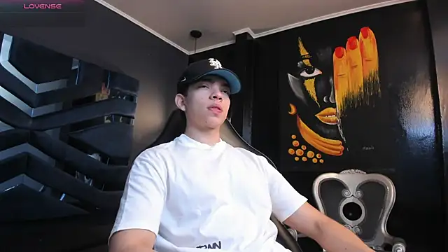 Eryonbradley online show from October 16, 2025, 11:18 am