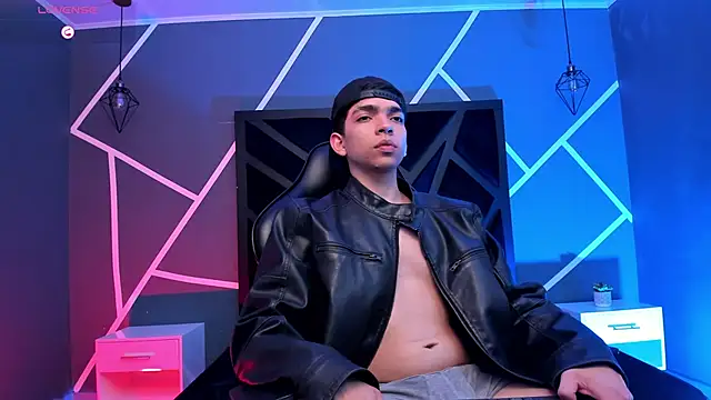 Eryonbradley online show from December 13, 2025, 8:04 pm