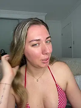 Snapshot of louiseberkeley chatting on July 20, 2026, 2:08 am louiseberkeley online show from July 20, 2026, 2:08 am